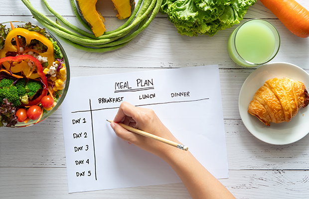 meal plan runner 5-day grocery list shopping